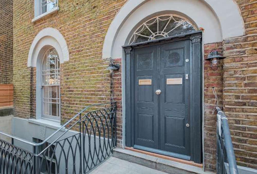 3 Light & Airy Apartments in London